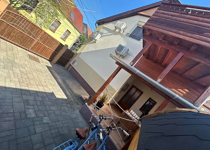 Dora Holiday House & Apartments