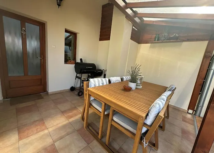 Dora Holiday House & Apartments