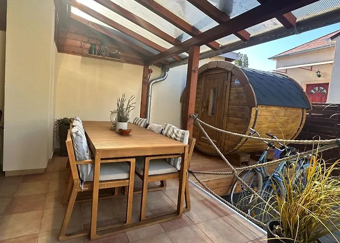 Dora Holiday House & Apartments
