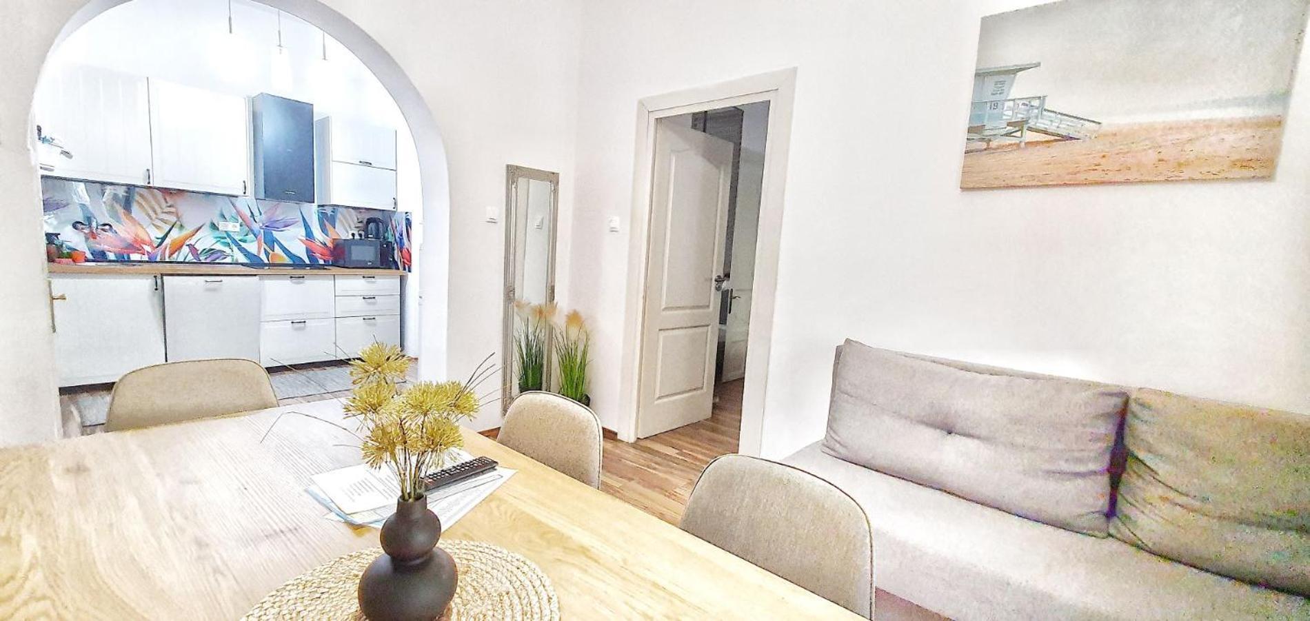 Dora Holiday House Apartment