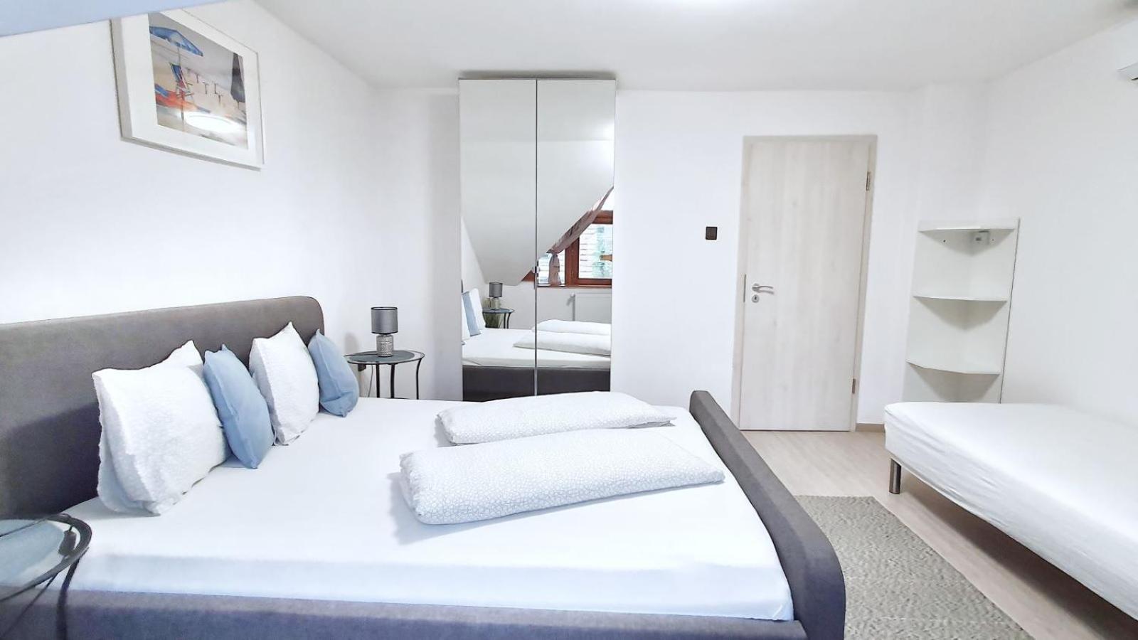 Dora Holiday House Apartment