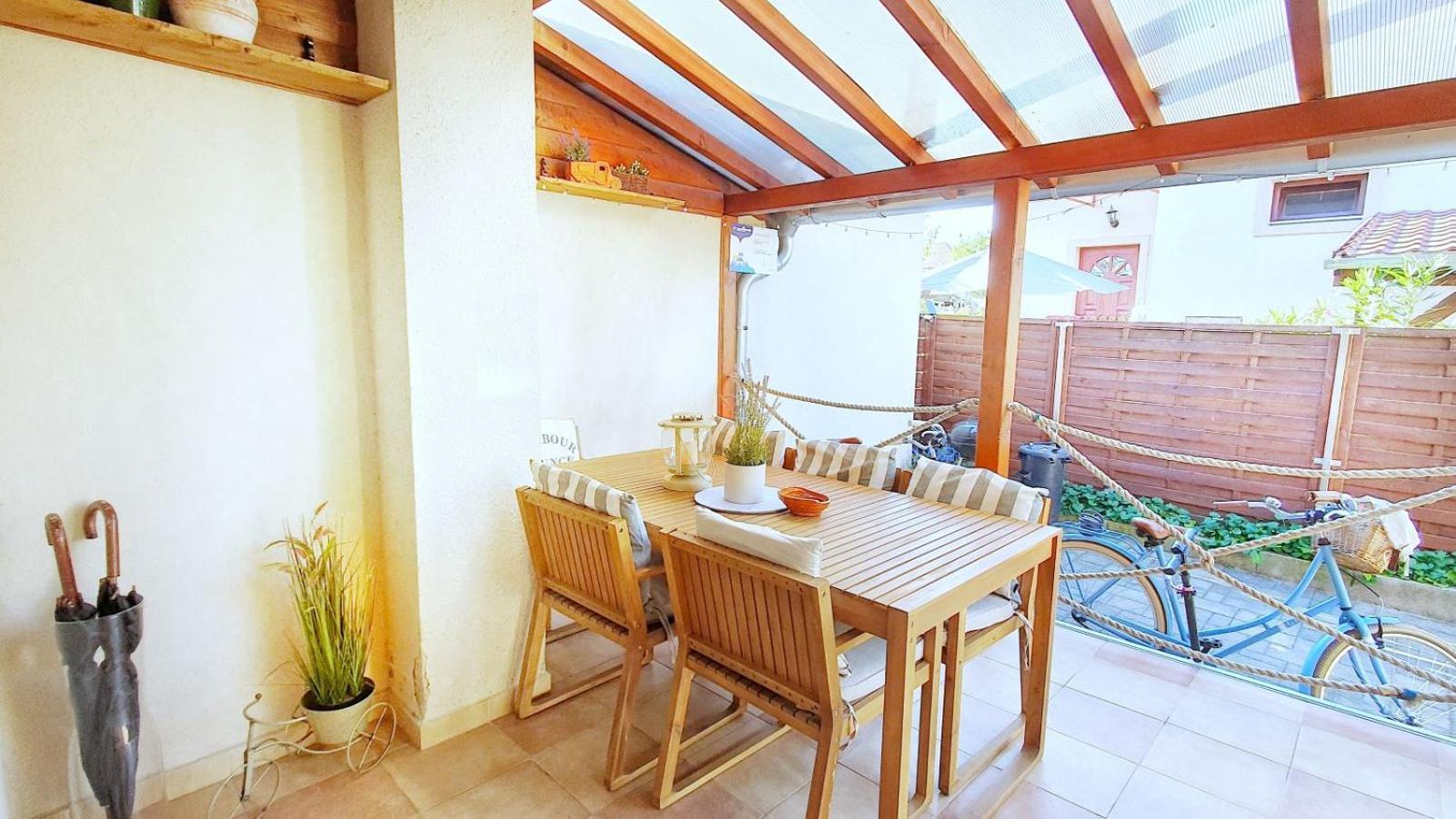 Dora Holiday House
