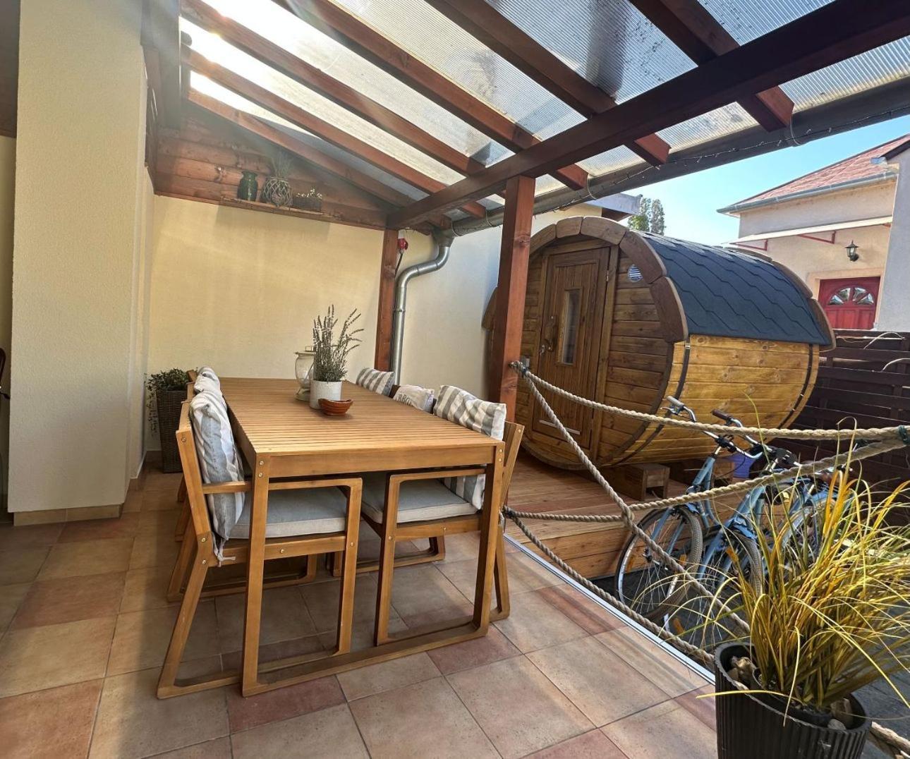 Dora Holiday House Apartment